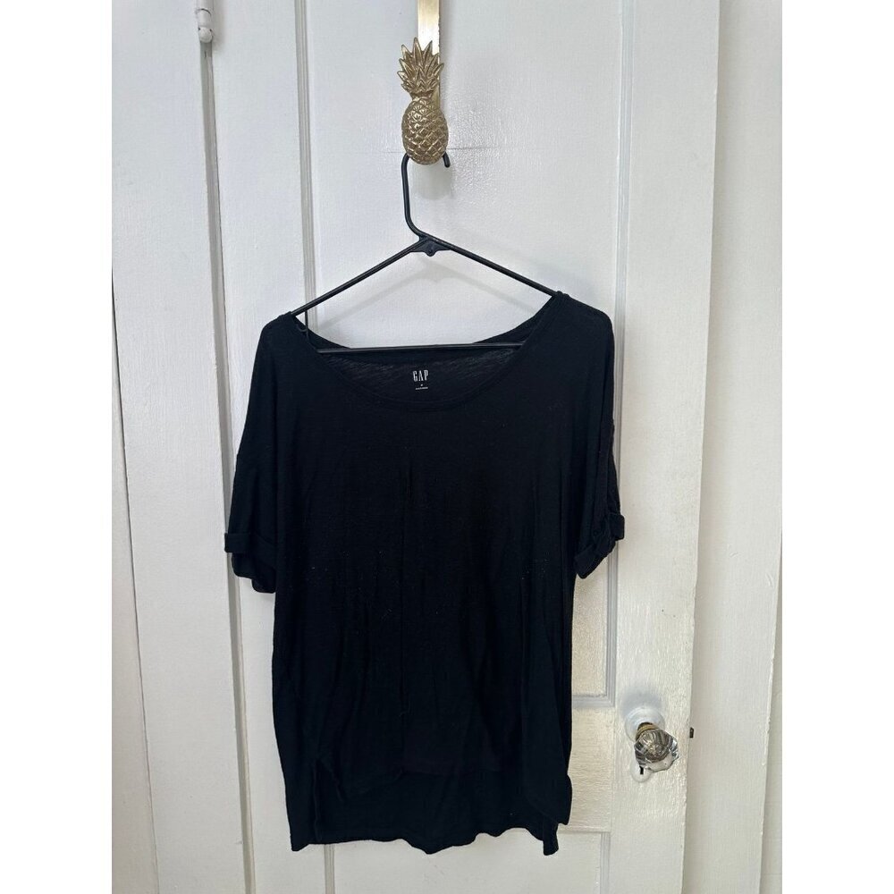 Gap women’s size medium, black short sleeve shirt